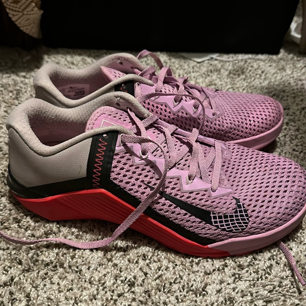 Nike Metcon size 8 women’s lavender/orange/grey